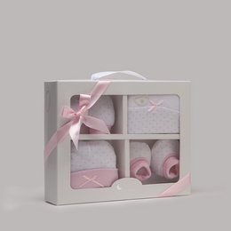SET 4 STUKS (MUTS+HANDSCHOENEN+SLABBER+SOKKEN) VOOR NIEUWBORGEN (0-6 MAANDEN) - 100% KATOEN - MOD. ROZE