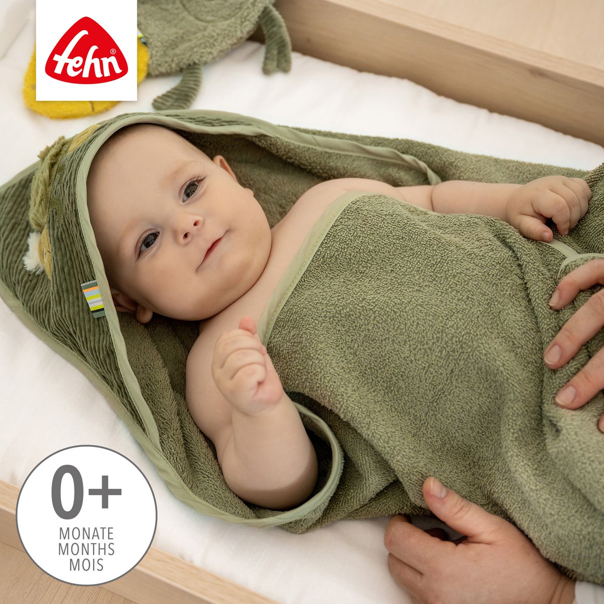 Hooded bath towel chameleon