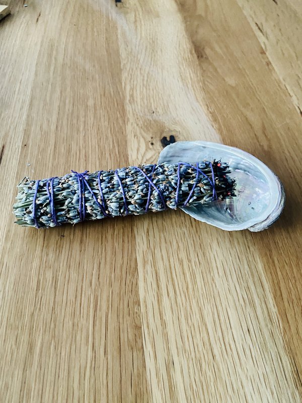 6 Smudge Lavender Box display with 6 lavender fumigation sticks
