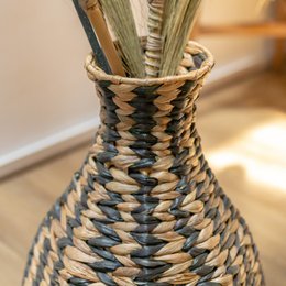 Geflochtene Boho Vase DAYANA schwarz aus Wasserhyazinthe
