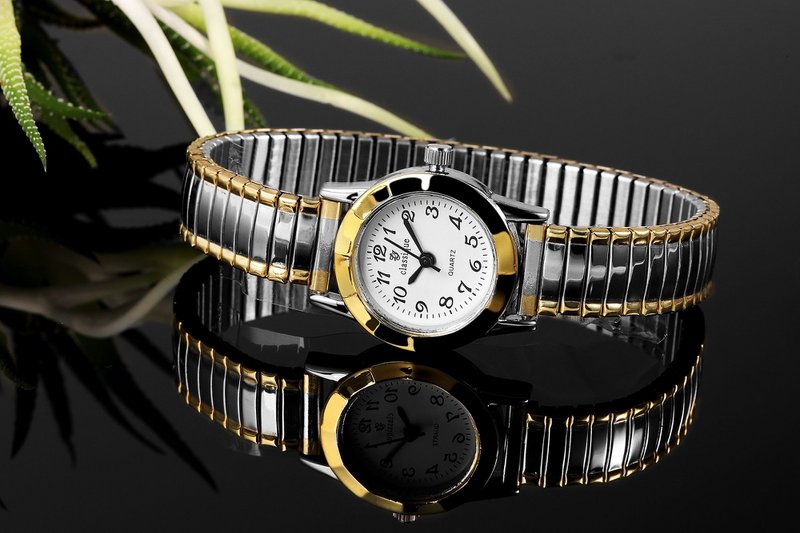 Reloj Classique para mujer con pulsera de acero inoxidable, bicolor