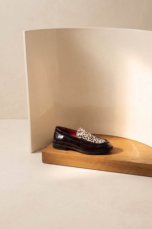 PARSON BLACK – Lakleerloafers met Dalmatische print