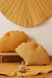 Samt-Ginkgoblatt-Kissen „Honig“.