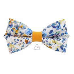 Pointed Butterfly Knot Liberty Felda Cornflower og hendes karryring af Herrera Valera