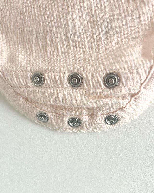 Strampler in Knitteroptik