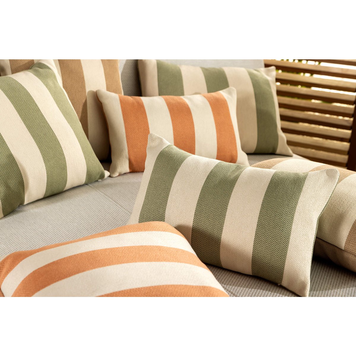 Dutch Decor CYRUS - Outdoor cushion 40x60 cm - Swamp - Green