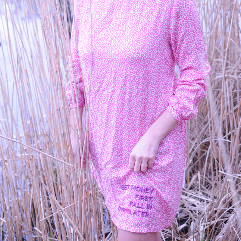 Zomerjurk %23GirlBoss ROZE leoprint viscose %23StatementFashion "The Message Dress"