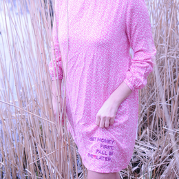 Vestido de verano %23GirlBoss PINK viscosa estampado leo %23StatementFashion "The Message Dress"