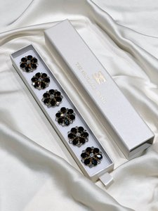 Maja – Black & White Flower Button Charm Gold