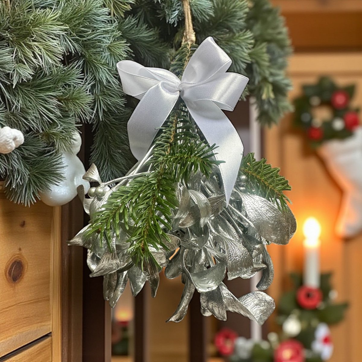 Christmas Box Mistletoe – Silver (8 packs of 3 bundles)