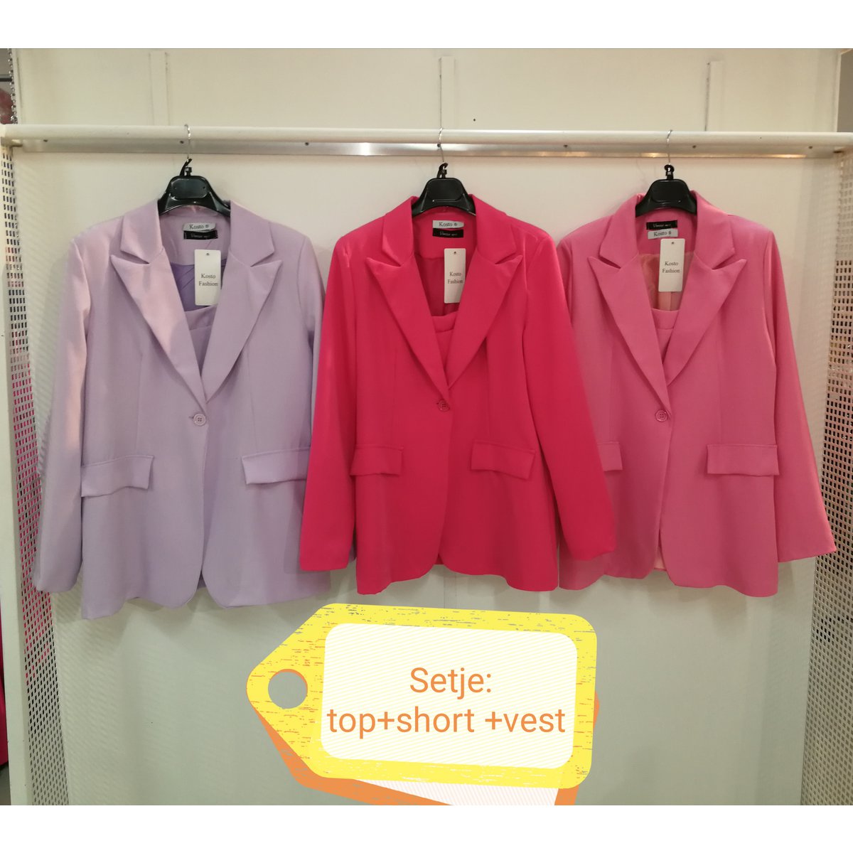 Tuta intera corta con top e giacca per un look business sportivo
