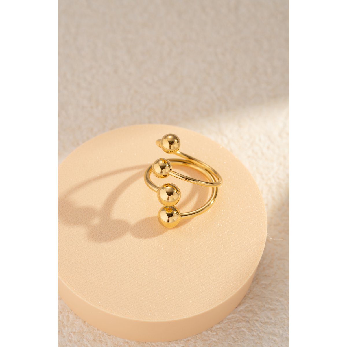Bague acier inoxydable ajustable moderne boules rondes alignées dorée