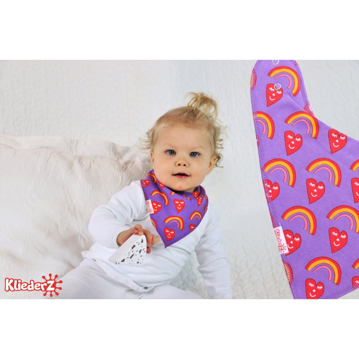 Śliniaczek w kropki Happy Hearts - śliniaczek dla niemowląt