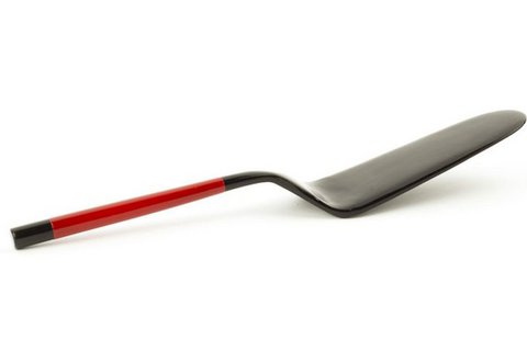 Pie shovel with red lacquered handle