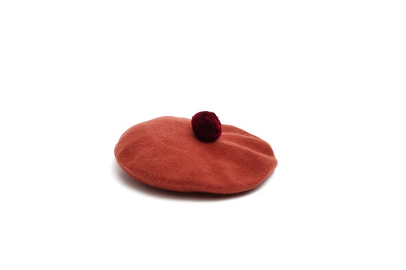 Wełniany beret z pomponem