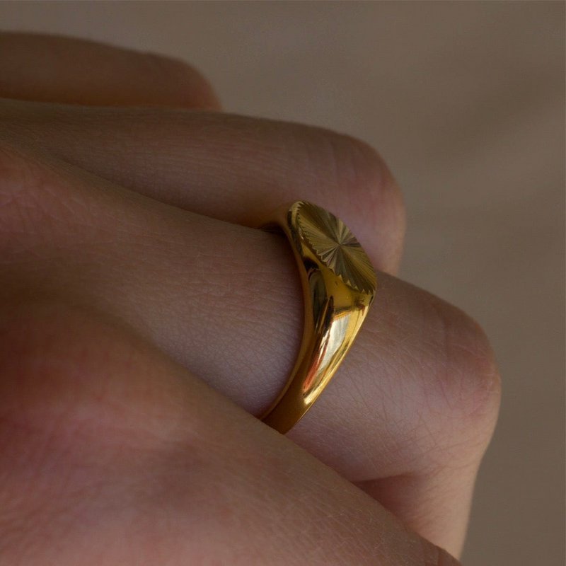 Medaljon - Signet Sunburst Gold Ring