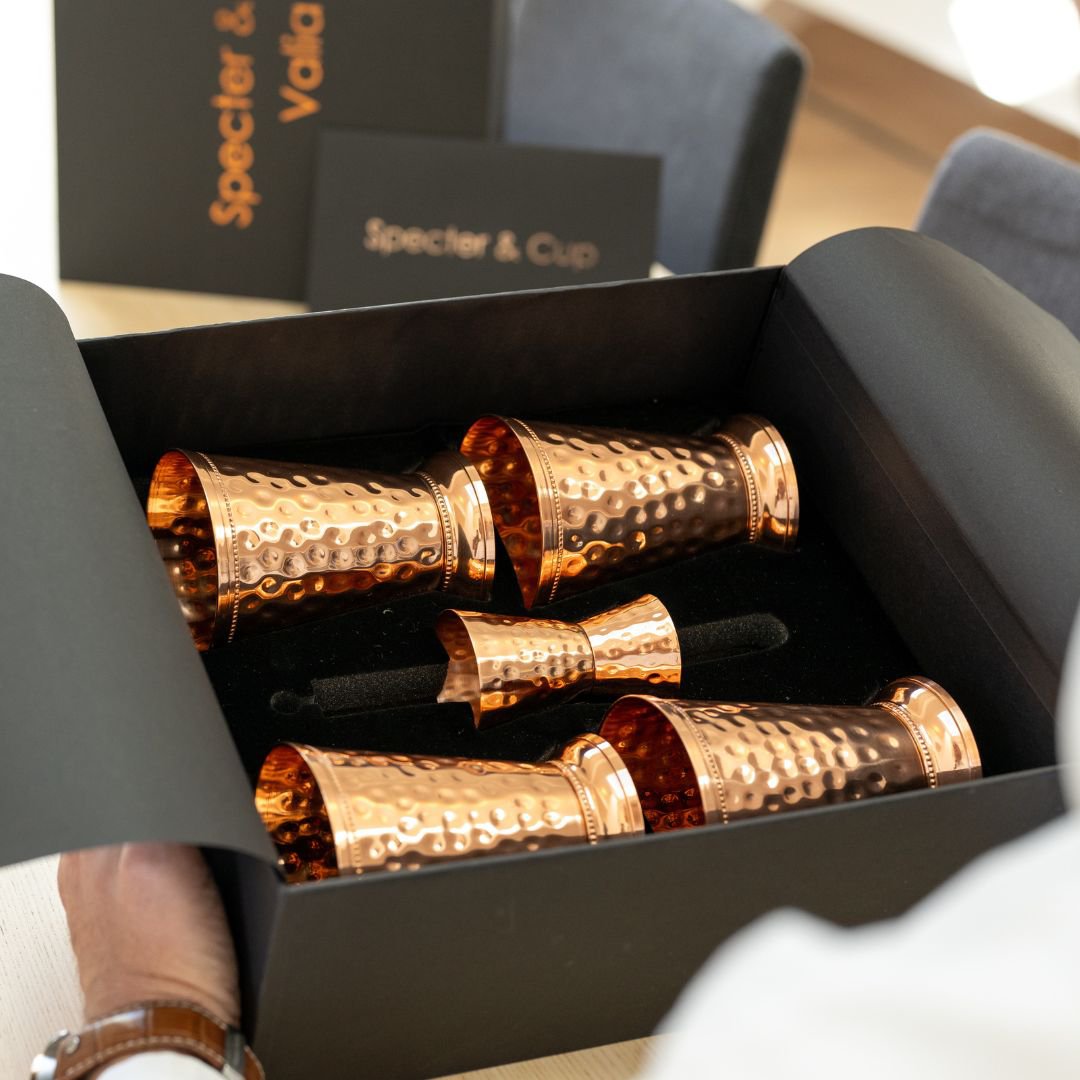 Valia copper cup set - 4x cocktail cups (hammered, Roman-embossed style, 300 ml) + 6-piece accessory set