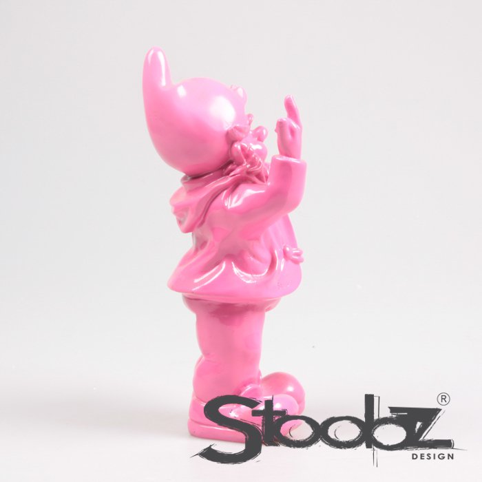 Stoobz Design Gnomo Dedo Medio Fucsia 32 cm – Declaración de diseño atrevida