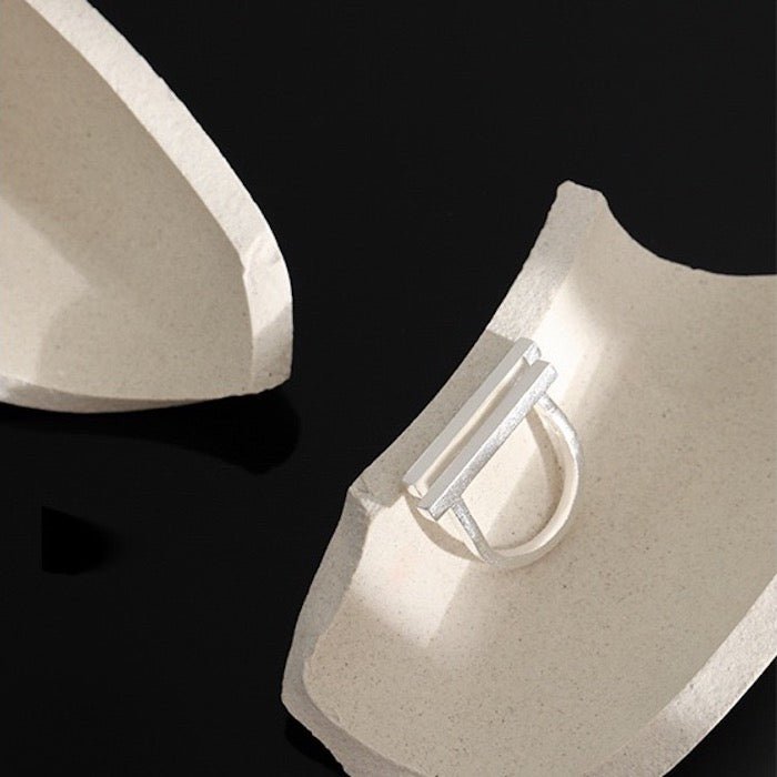Bague double barre géométrique minimaliste audacieuse
