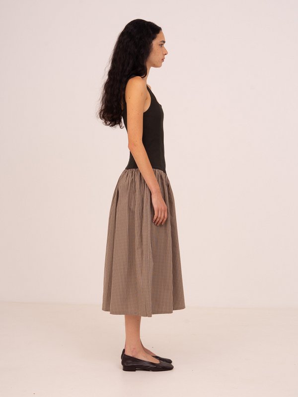 Robe mi-longue à carreaux marron avec corsage contrasté Rove