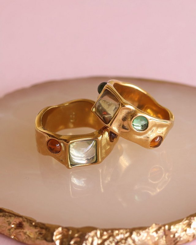 Riley - Cabochon Hammered Gold Ring