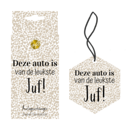 Car scent pendant in the shape of a car, with the text "Deze auto is van de leukste juf!" (This car belongs to the coolest teacher!) printed on it. The pendant is made of cardboard and has a red bow attached to it.