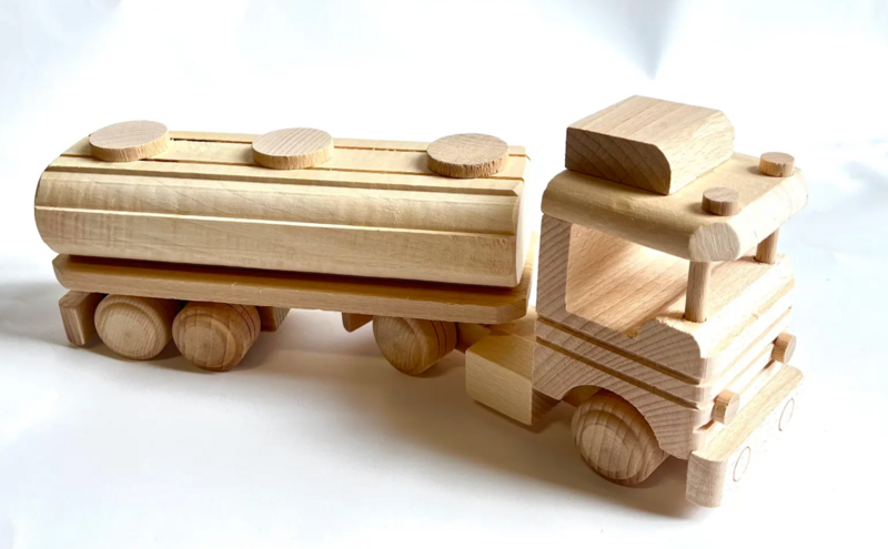 wooden tank car 28 cm.