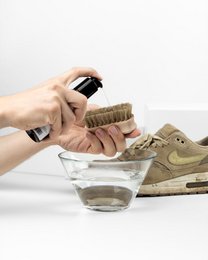 The Cleanser | Sneaker cleaning concentrate with shoe brush