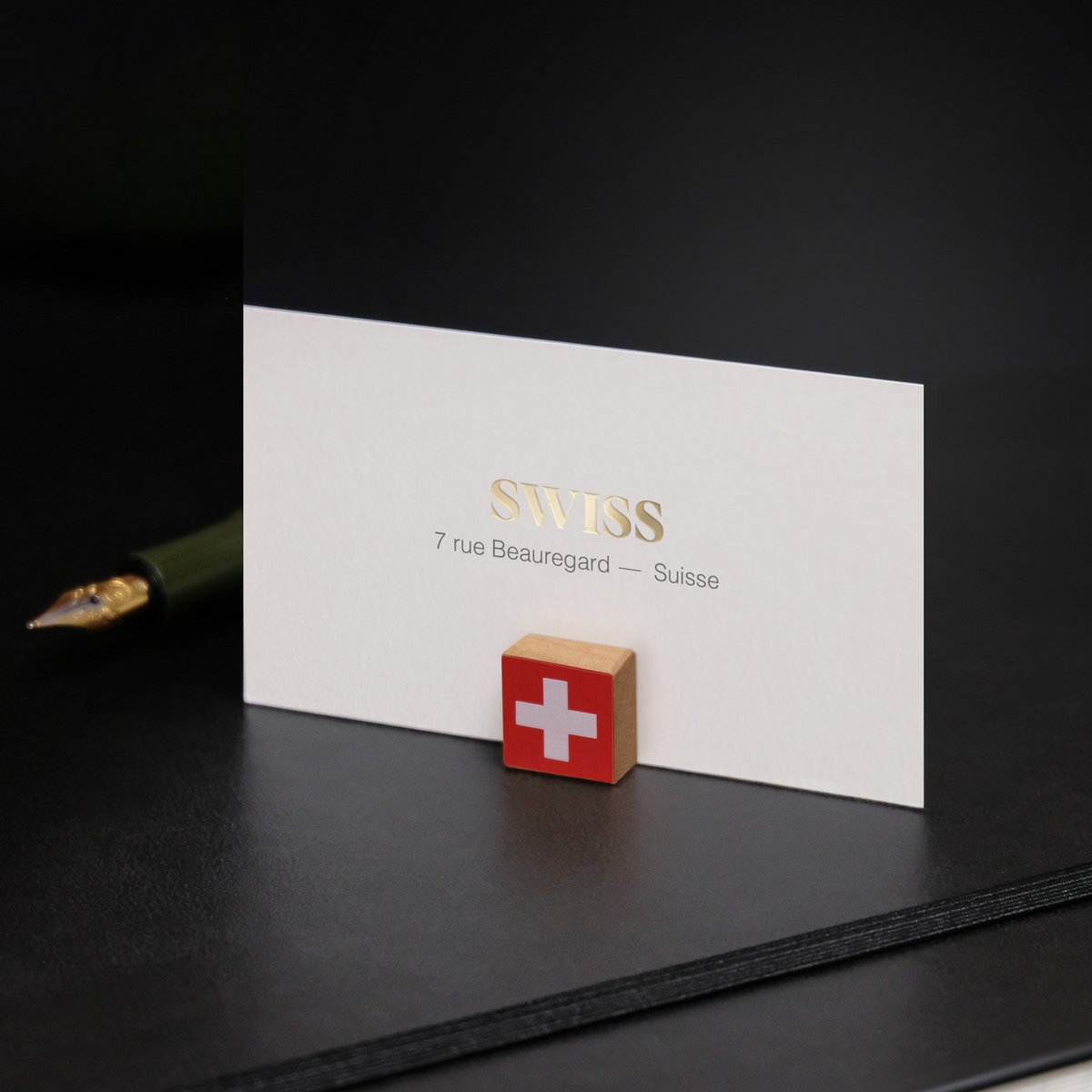 duo® cub Swiss - magnetic photo holder 2 types of wood