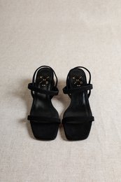 POPPY BLACK – Suède sandalen met blokhak