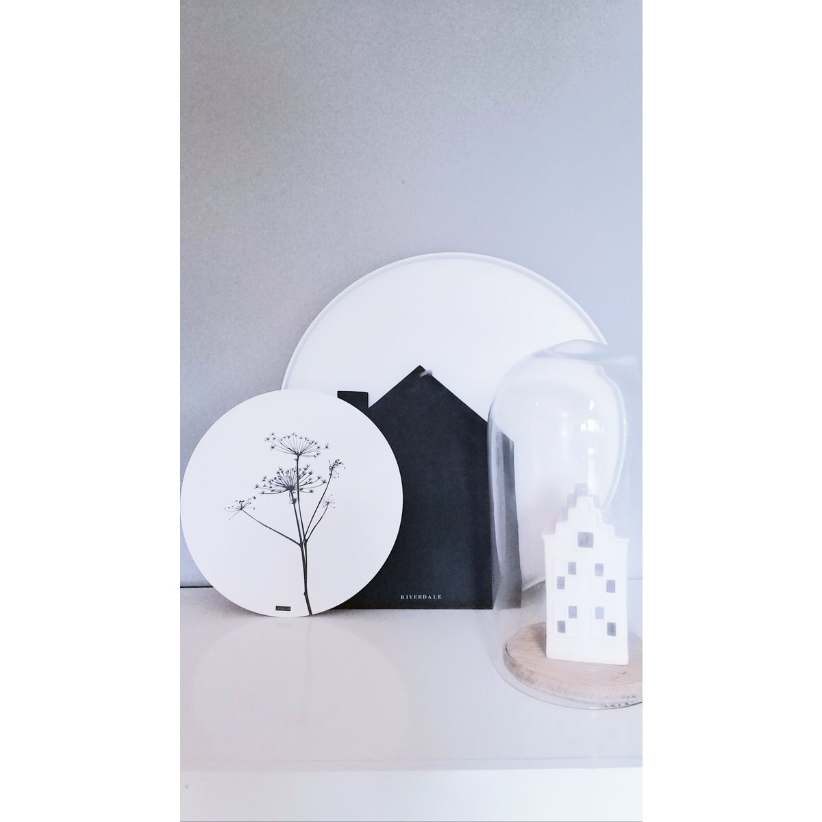 Wall circle bear claw white