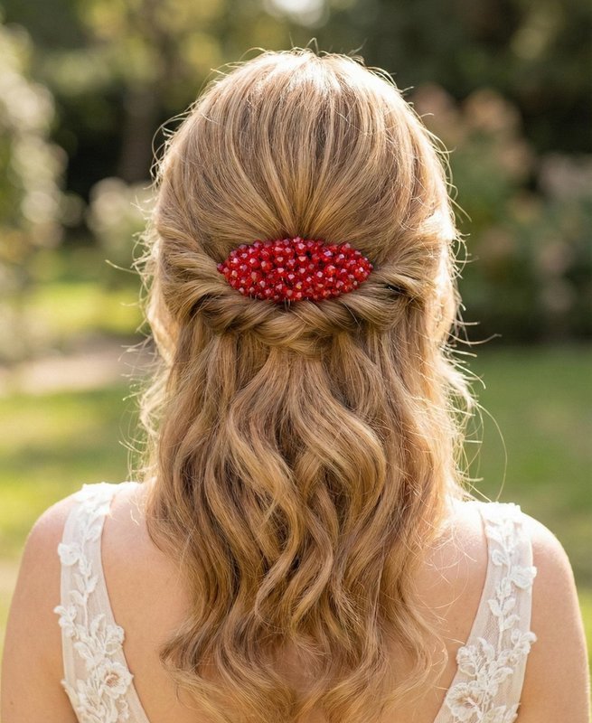 Peineta de cristal rojo carmín con pedrería para looks de novia