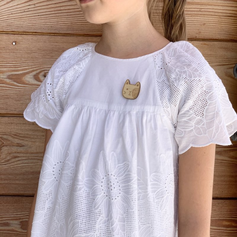 Wooden brooch - Cat with whiskers