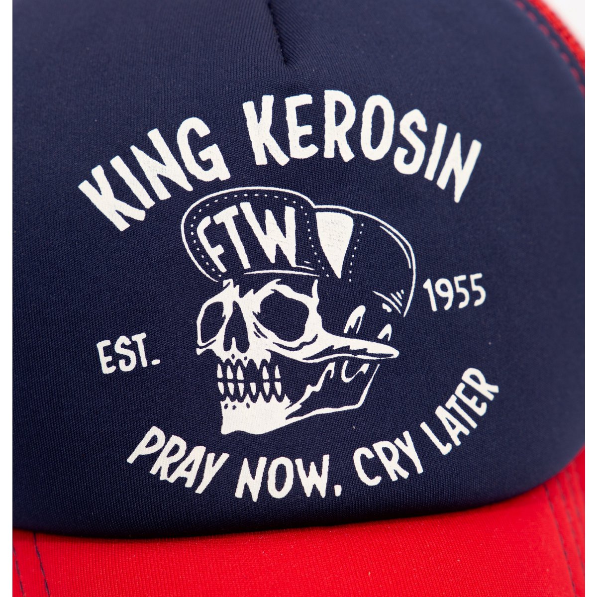 Trucker Cap «mit kontrastfarbenem Print «Pray now. cray later»