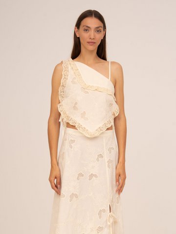 Sonnenbeschienenes, asymmetrisch besticktes Top in Creme
