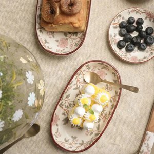 Handgefertigtes ovales Serviertablett aus Steinzeug – Keramikplatte mit Vintage-Blumenmuster für Snacks, Desserts und Vorspeisen