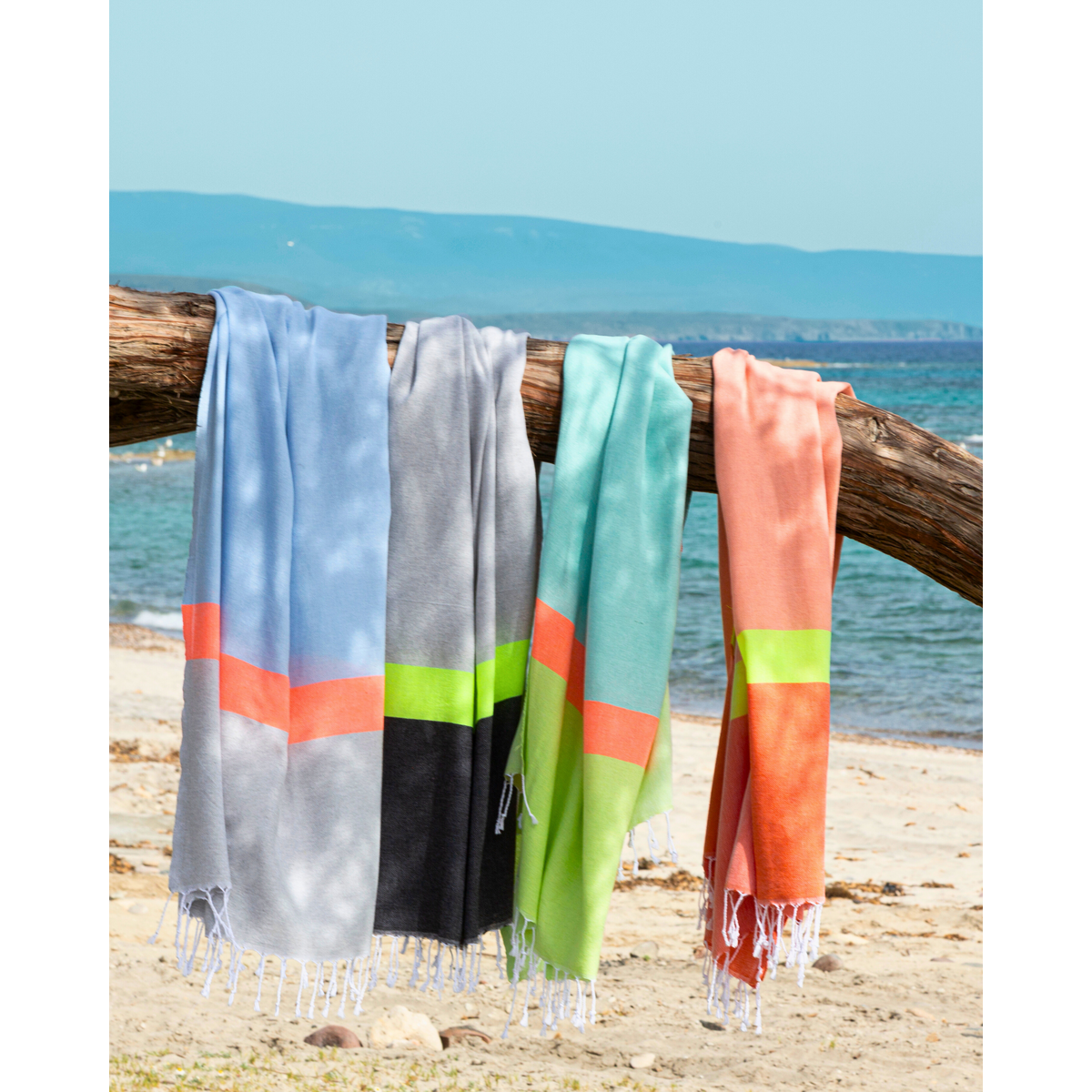 TOWEL TO GO NEON Strandlaken van gerecycled katoen 180x100 cm | Lichtgewicht sneldrogend | Blauw / Grijs | met geschenkdoos