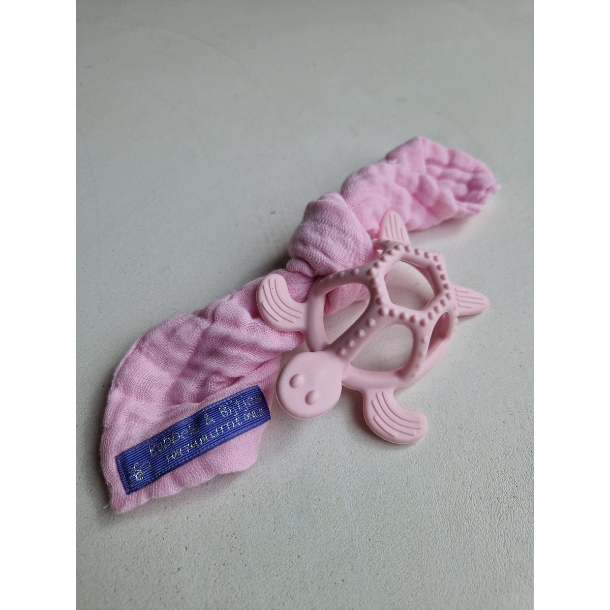 Schildpad bijtring roze met roze doekje