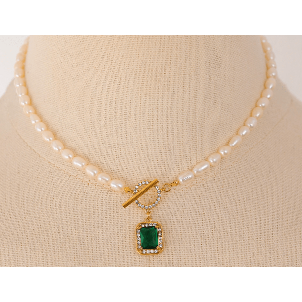 Jelena - Choker-Halskette mit quadratischem Anhänger und Saatperlen