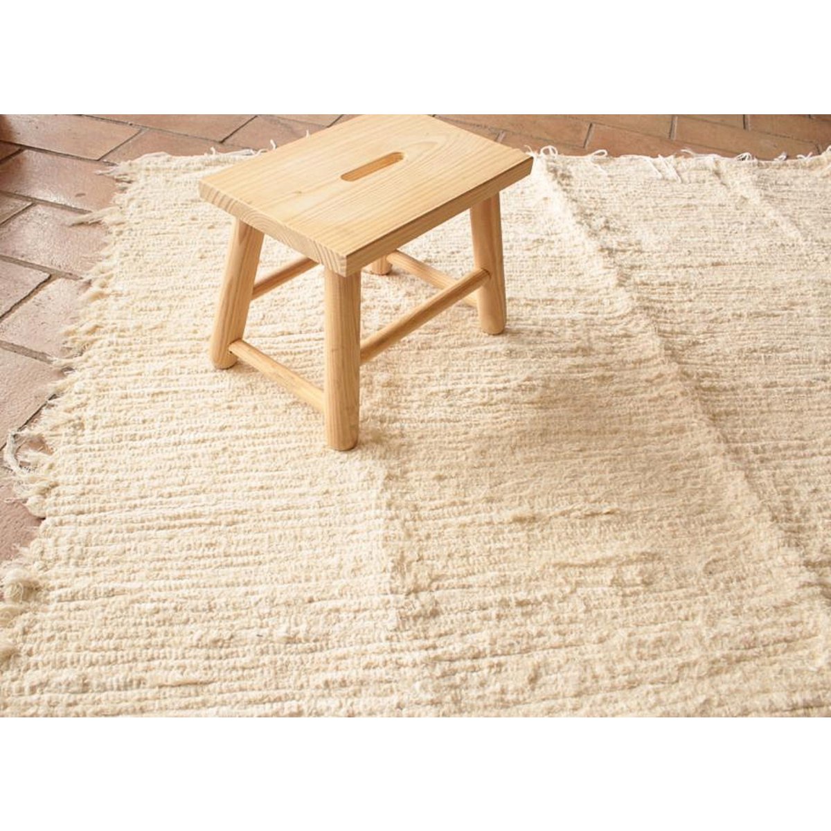 Nachhaltige Schönheit für Ihr Zuhause: Handgewebter Teppich aus Upcycling-Materialien ♻️✨