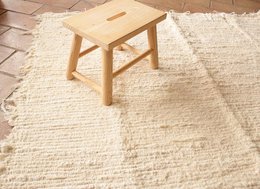 Bellezza sostenibile per la tua casa: tappeto tessuto a mano realizzato con materiali riciclati ♻️✨