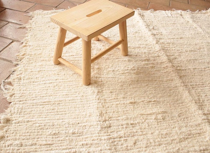 Bellezza sostenibile per la tua casa: tappeto tessuto a mano realizzato con materiali riciclati ♻️✨