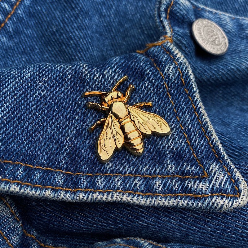 Golden Metal Pin "Bee"