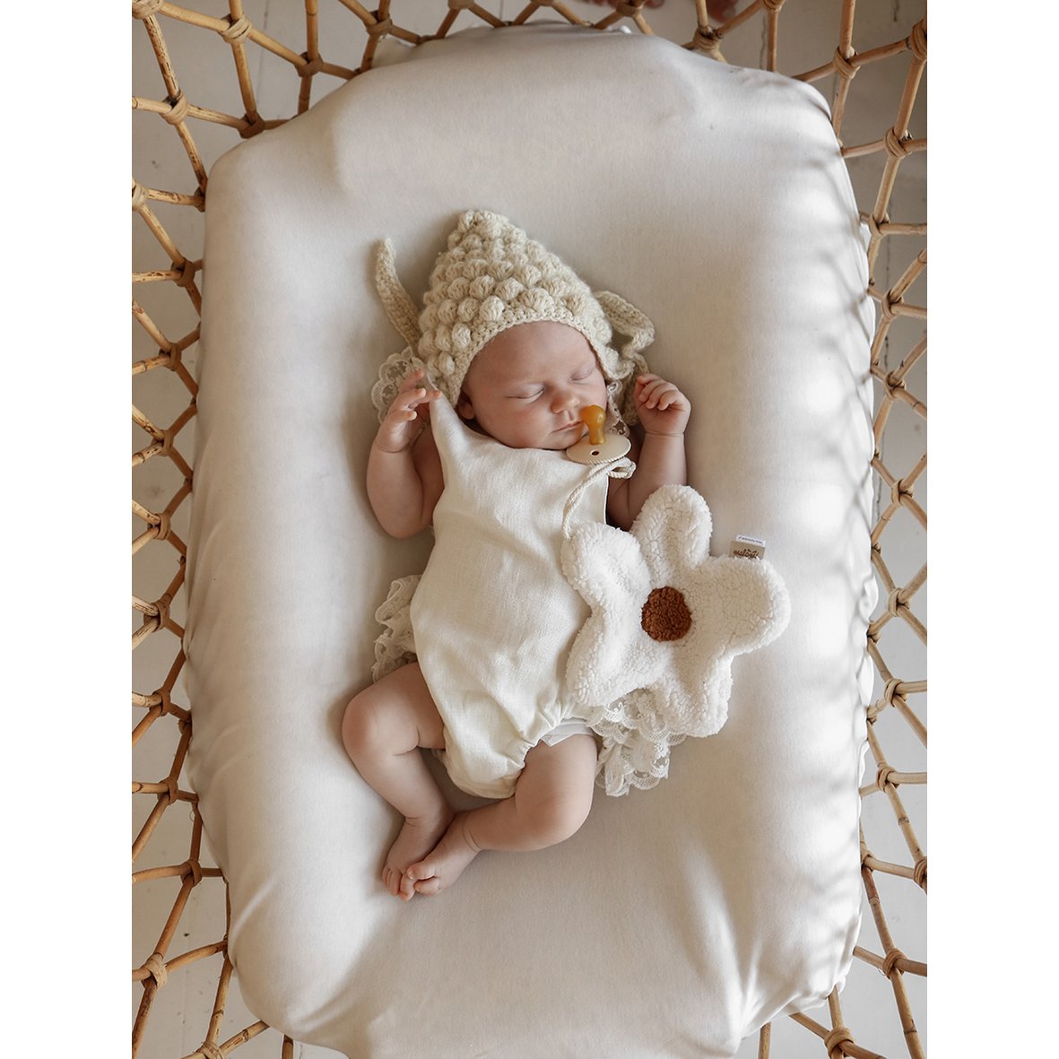 PACIFIER HOLDER/CUDDLY TOY DAISY