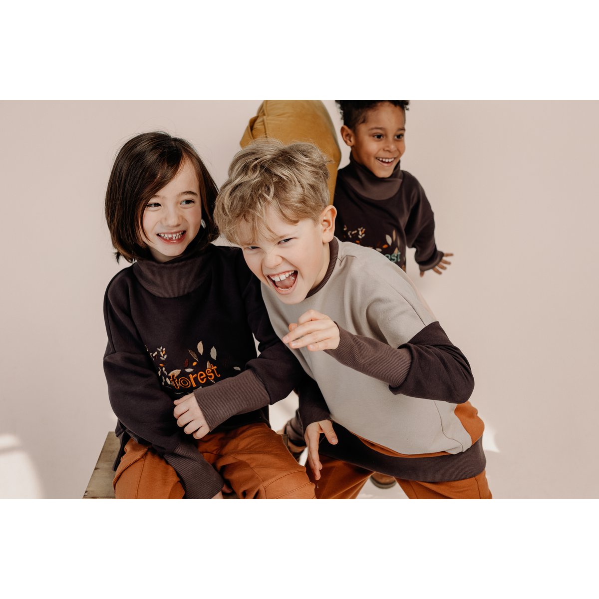 Kinder coltrui - borduursel 3D bruin