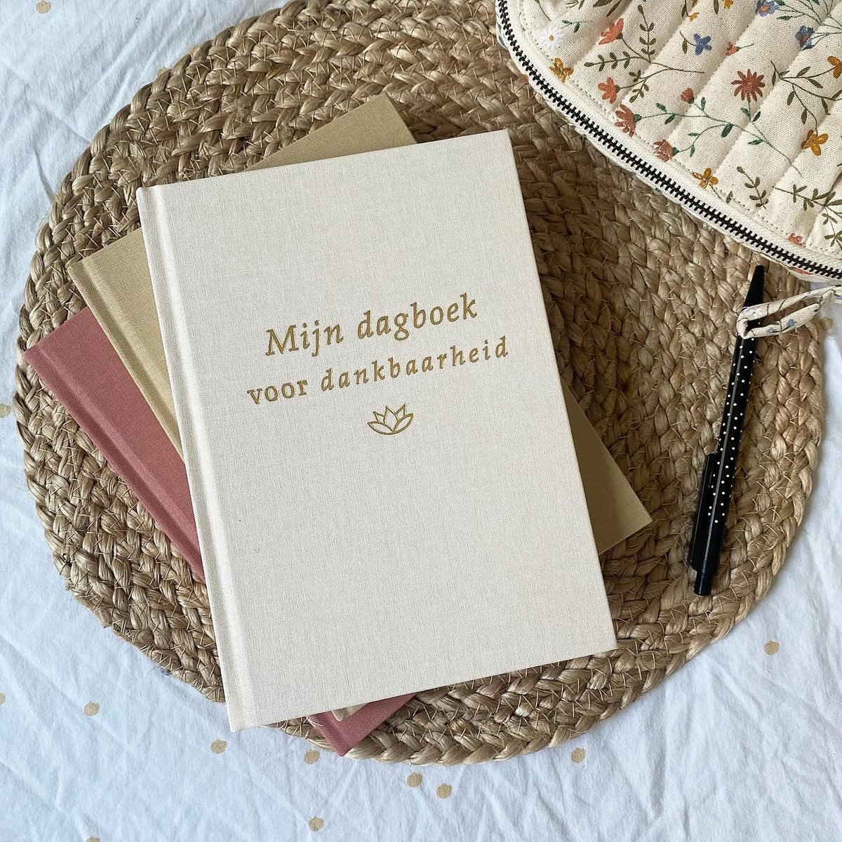 Fyllbooks Tagebuch für Dankbarkeit – Leinencreme mit Goldfolie