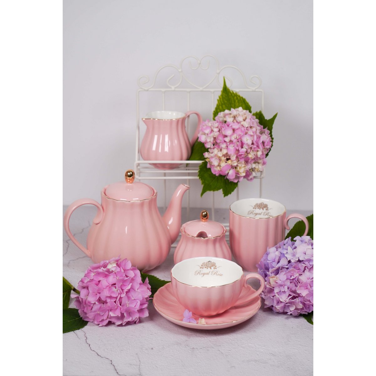 Royal Rose Becher rosa mit Goldrand 320 ml Isabelle Rose