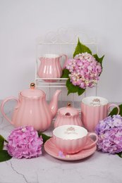 Royal Rose Becher rosa mit Goldrand 320 ml Isabelle Rose
