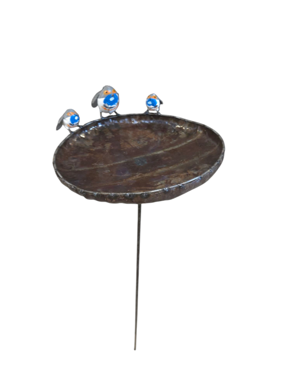 Métal grand bol de gorge bleue Birdfeeder sur bâton