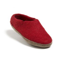 Red felt slipper with leather sole. Classic slipper design available in sizes 36-49.
